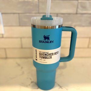 Stanley Flowstate Quencher 40oz in Pool Blue